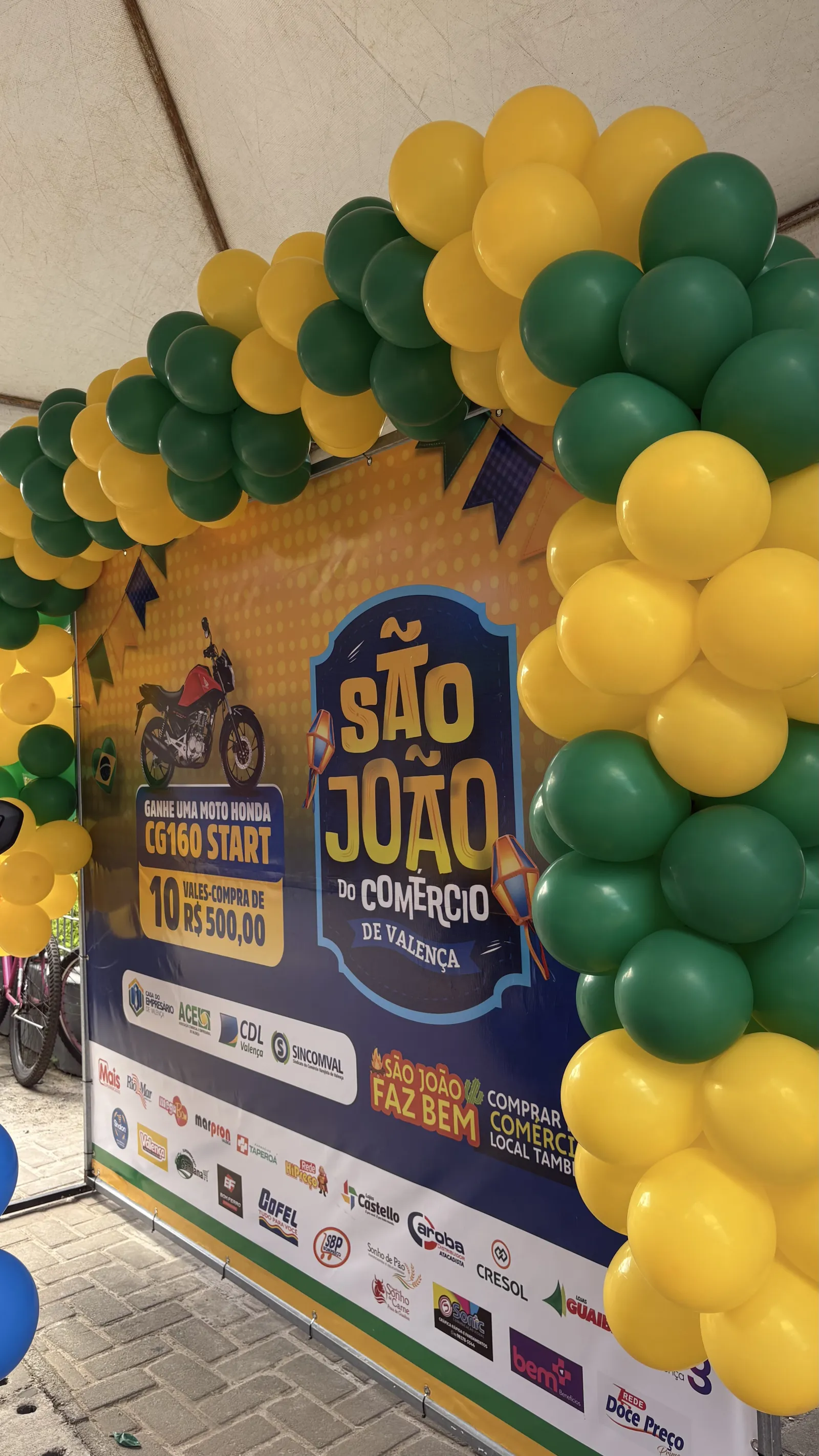 Casa do Empresário leva animação ao Calçadão com trio nordestino e exposição da moto da Campanha de São João